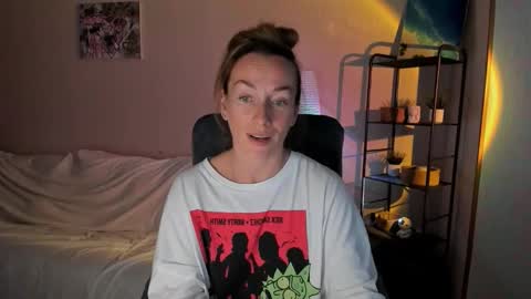 Snapshot of save_the_qween chatting on September 10, 2025, 12:16 pm save the qween online show from September 10, 2025, 12:16 pm