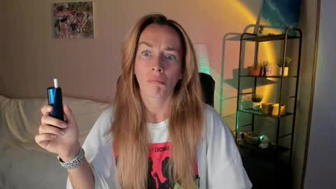 Snapshot of save_the_qween chatting on September 12, 2025, 11:21 am save the qween online show from September 12, 2025, 11:21 am