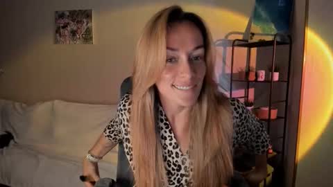 Snapshot of save_the_qween chatting on September 26, 2025, 8:07 am save the qween online show from September 26, 2025, 8:07 am