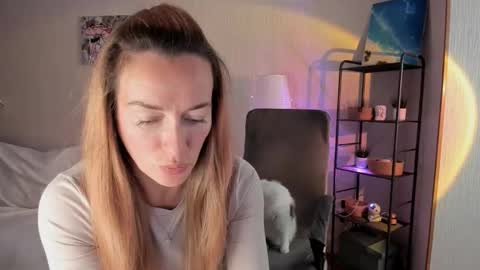 Snapshot of save_the_qween chatting on September 30, 2025, 10:31 am save the qween online show from September 30, 2025, 10:31 am