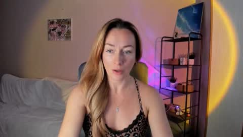 Snapshot of save_the_qween chatting on October 11, 2025, 10:47 am save the qween online show from October 11, 2025, 10:47 am