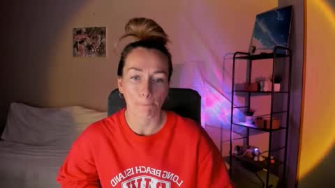 Snapshot of save_the_qween chatting on October 12, 2025, 8:57 am save the qween online show from October 12, 2025, 8:57 am