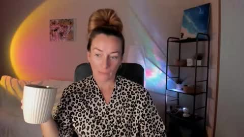 Snapshot of save_the_qween chatting on October 15, 2025, 10:15 am save the qween online show from October 15, 2025, 10:15 am