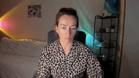 Snapshot of save_the_qween chatting on October 24, 2025, 9:28 am save the qween online show from October 24, 2025, 9:28 am