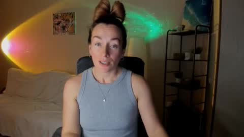 Snapshot of save_the_qween chatting on November 4, 2025, 12:48 pm save the qween online show from November 4, 2025, 12:48 pm