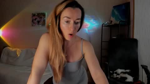 Snapshot of save_the_qween chatting on November 15, 2025, 7:05 am save the qween online show from November 15, 2025, 7:05 am