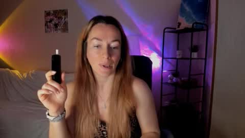 Snapshot of save_the_qween chatting on November 23, 2025, 6:57 am save the qween online show from November 23, 2025, 6:57 am