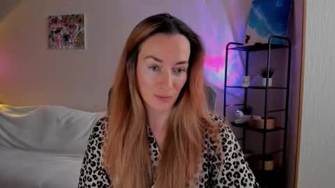 Snapshot of save_the_qween chatting on November 27, 2025, 7:43 am save the qween online show from November 27, 2025, 7:43 am