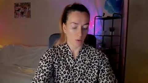 Snapshot of save_the_qween chatting on November 28, 2025, 12:19 pm save the qween online show from November 28, 2025, 12:19 pm