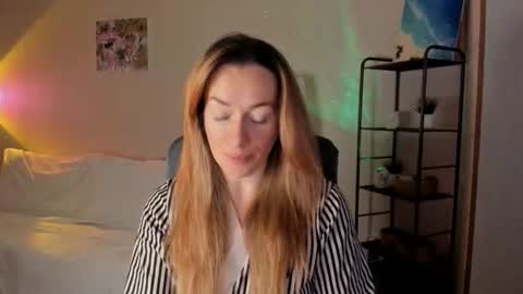 Snapshot of save_the_qween chatting on December 14, 2025, 7:25 am save the qween online show from December 14, 2025, 7:25 am