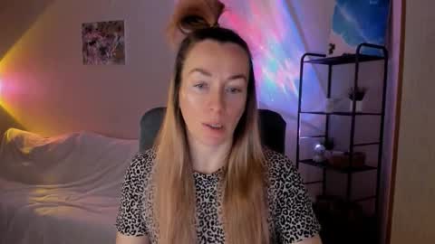 Snapshot of save_the_qween chatting on December 15, 2025, 5:55 am save the qween online show from December 15, 2025, 5:55 am