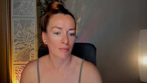 Snapshot of save_the_qween chatting on June 12, 2026, 5:39 am save the qween online show from June 12, 2026, 5:39 am