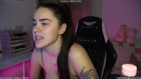 Naomi online show from November 19, 2025, 9:26 pm