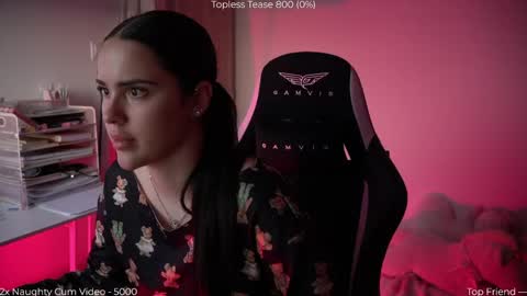 Snapshot of savvage_play chatting on April 15, 2026, 5:42 pm Naomi online show from April 15, 2026, 5:42 pm