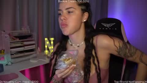 Snapshot of savvage_play chatting on July 8, 2026, 6:45 pm Naomi online show from July 8, 2026, 6:45 pm