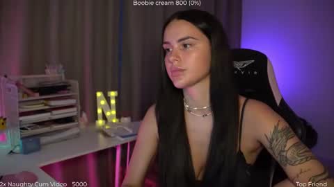 Snapshot of savvage_play chatting on July 14, 2026, 6:57 pm Naomi online show from July 14, 2026, 6:57 pm