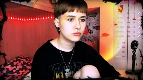 Snapshot of say_mary chatting on December 5, 2024, 2:00 pm pronoun she. name Mary. age 21. online show from December 5, 2024, 2:00 pm