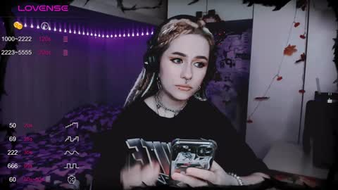 Snapshot of say_mary chatting on January 19, 2025, 12:39 pm pronoun she. name Mary. age 21. online show from January 19, 2025, 12:39 pm