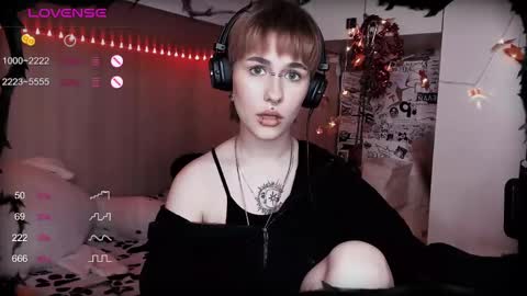 Snapshot of say_mary chatting on February 16, 2025, 3:16 pm pronoun she. name Mary. age 21. online show from February 16, 2025, 3:16 pm