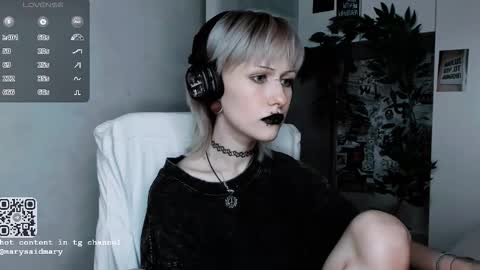 Snapshot of say_mary chatting on October 15, 2025, 12:44 am pronoun she. name Mary. age 21. online show from October 15, 2025, 12:44 am