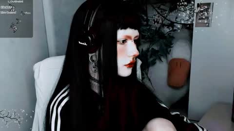 Snapshot of say_mary chatting on November 2, 2025, 1:35 pm pronoun she. name Mary. age 21. online show from November 2, 2025, 1:35 pm