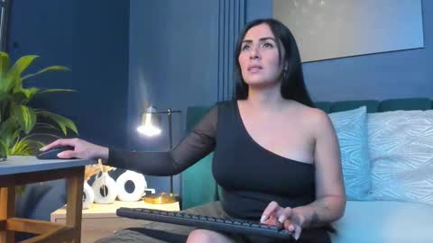 Scarlet Edwars online show from November 24, 2025, 8:41 pm