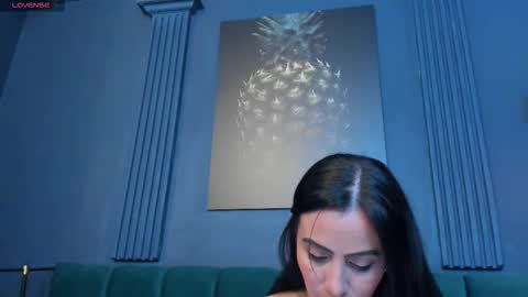 Scarlet Edwars online show from December 5, 2025, 7:10 pm