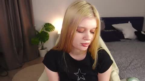 Snapshot of scarlet_enchantress chatting on November 28, 2025, 6:27 am scarlet_enchantress online show from November 28, 2025, 6:27 am