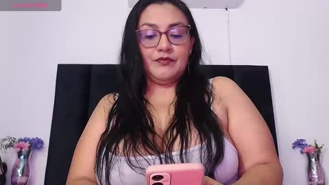 Snapshot of scarlet_ray_ chatting on October 14, 2025, 11:33 am Scarlet Ray online show from October 14, 2025, 11:33 am