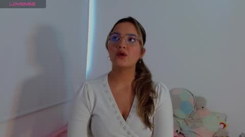 Scarlet  online show from October 23, 2025, 8:07 pm