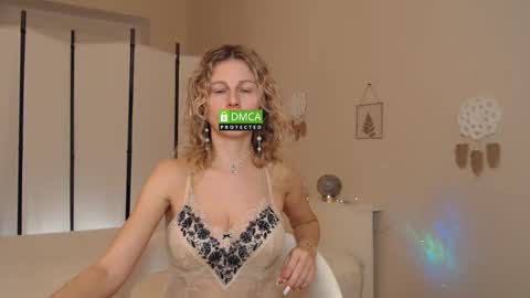scarlet_sweety online show from October 27, 2025, 6:45 pm