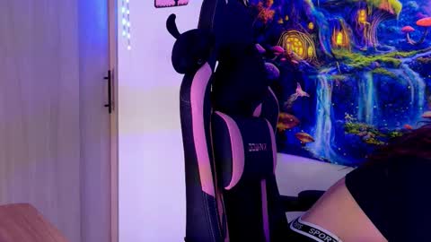 Scarlet online show from January 13, 2026, 6:46 pm