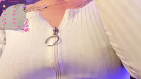 Snapshot of scarletgv chatting on November 24, 2025, 10:42 pm Scarlet online show from November 24, 2025, 10:42 pm