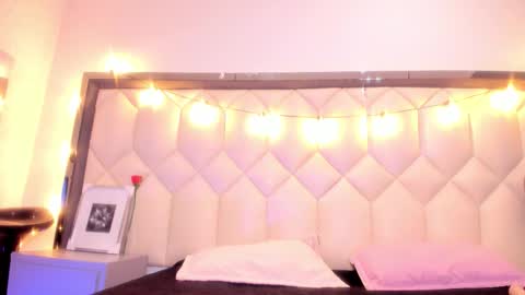 scarlethbigbug online show from February 19, 2026, 12:12 pm