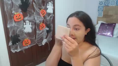 Snapshot of scarletlevis chatting on October 17, 2025, 10:07 am scarlet online show from October 17, 2025, 10:07 am