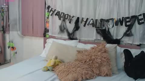 Snapshot of scarletlevis chatting on October 31, 2025, 11:11 am scarlet online show from October 31, 2025, 11:11 am