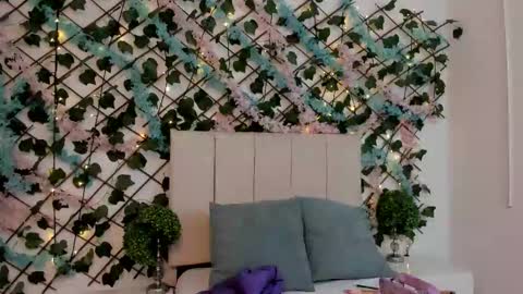 Snapshot of scarletlevis chatting on November 27, 2025, 11:01 am scarlet online show from November 27, 2025, 11:01 am