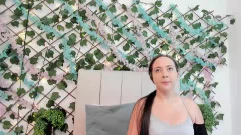 Snapshot of scarletlevis chatting on November 29, 2025, 11:35 am scarlet online show from November 29, 2025, 11:35 am