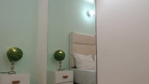 scarlet  online show from March 14, 2026, 11:15 am