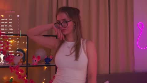 Snapshot of scarletliips chatting on November 23, 2025, 9:25 pm Maria online show from November 23, 2025, 9:25 pm