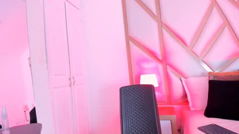Snapshot of scarletpunk_ chatting on December 4, 2024, 6:17 pm Scarlet online show from December 4, 2024, 6:17 pm