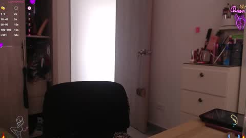 Snapshot of scarlett_diamond chatting on February 13, 2026, 7:54 pm Scarlett Thumb up please help me 100 its important online show from February 13, 2026, 7:54 pm