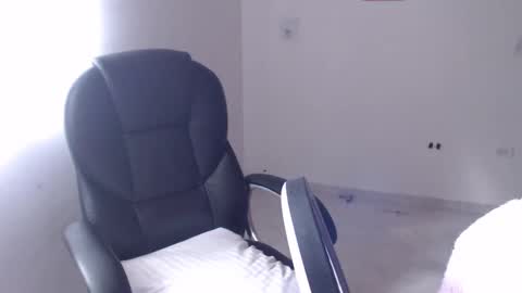 Snapshot of scarlett_liz chatting on March 5, 2025, 12:22 pm Scarlett online show from March 5, 2025, 12:22 pm