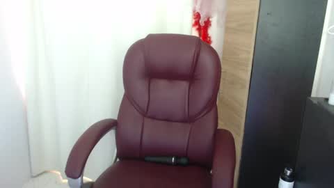 Snapshot of scarlett_mill chatting on June 1, 2026, 4:41 pm scarlett_mill online show from June 1, 2026, 4:41 pm