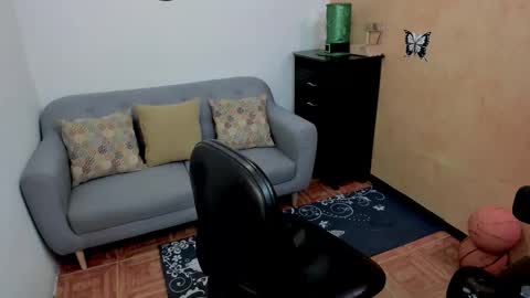 Scarlett sax online show from November 23, 2025, 1:49 am