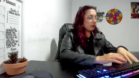 Snapshot of scarlett_sen chatting on December 3, 2024, 3:00 pm Mistress Scarlett online show from December 3, 2024, 3:00 pm