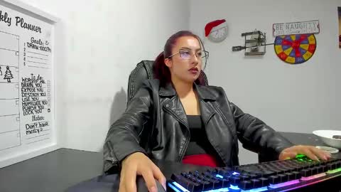 Snapshot of scarlett_sen chatting on December 21, 2024, 3:20 pm Mistress Scarlett online show from December 21, 2024, 3:20 pm