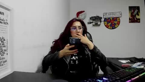 Snapshot of scarlett_sen chatting on December 30, 2024, 5:55 pm Mistress Scarlett online show from December 30, 2024, 5:55 pm