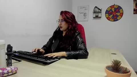 Snapshot of scarlett_sen chatting on January 24, 2025, 3:34 pm Mistress Scarlett online show from January 24, 2025, 3:34 pm