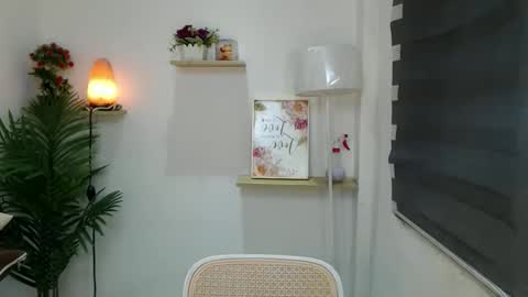 Snapshot of scarlett_sofia69 chatting on April 7, 2026, 5:41 am online show from April 7, 2026, 5:41 am